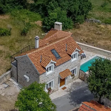 Mara Villa